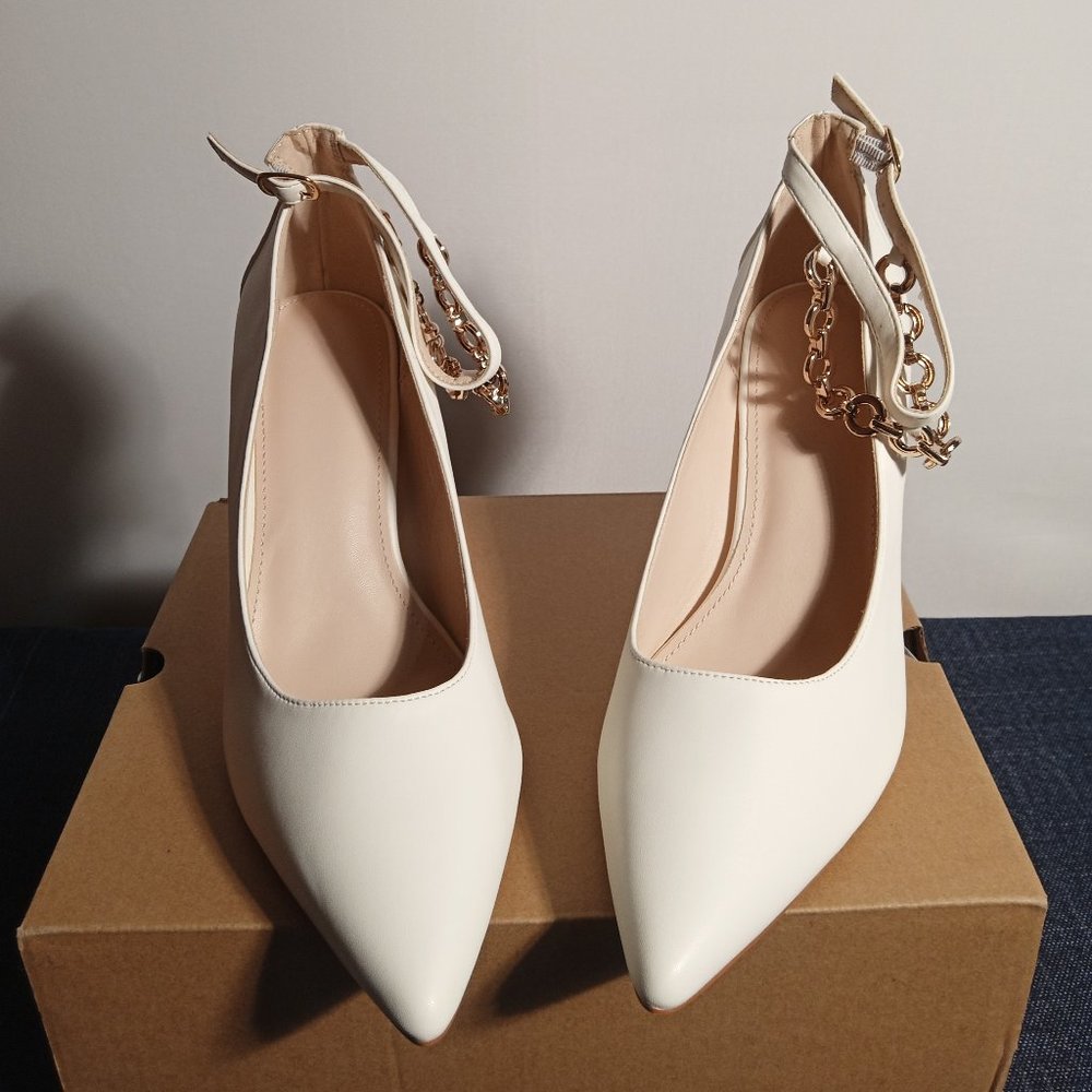 Womens size 8.5 White pumps with ankle strap and chain accent New in Box